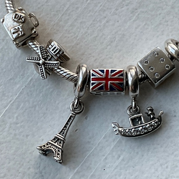 Pandora Travel theme bracelet with 11 charms, a two tone charm - Picture 4 of 6